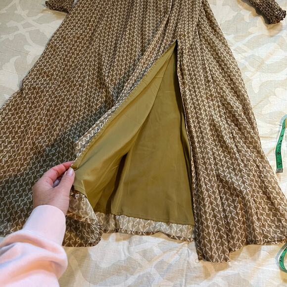 OPT Classic Smocked Long Sleeve
Front Slit Maxi Dress in Geo Print medium - Picture 5 of 11